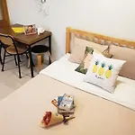 Lee & No Guesthouse Hongdae