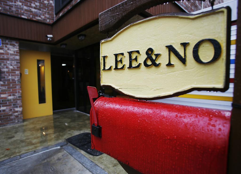 Lee & No Hongdae Guest house 2*