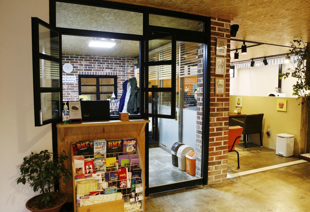 Lee & No Hongdae Guest house