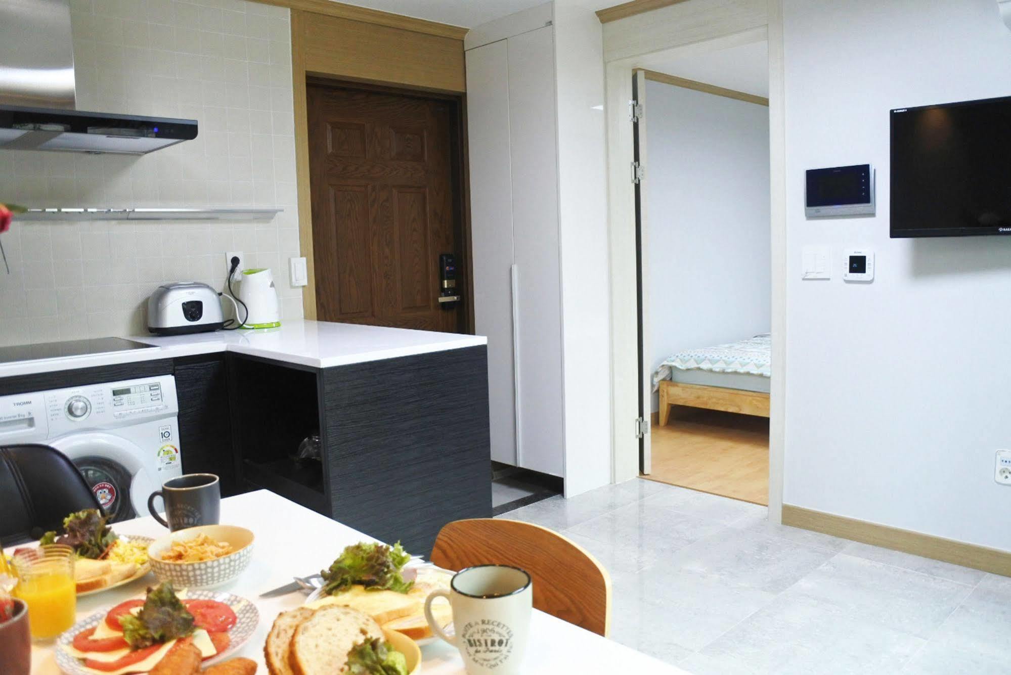 Guest house Lee & No Hongdae Seoul