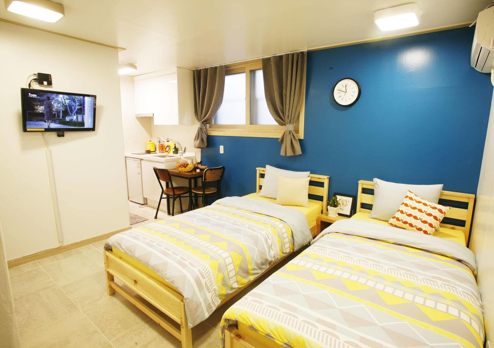 Guest house Lee & No Hongdae 2*