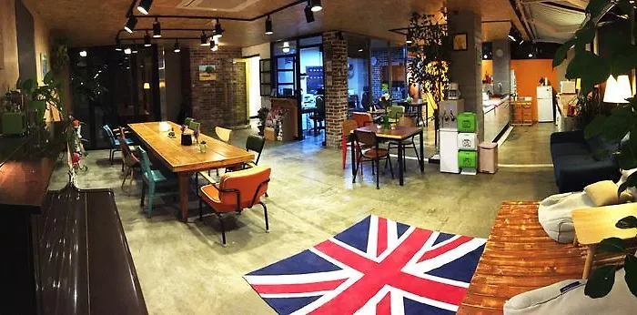 Lee & No Guesthouse Hongdae